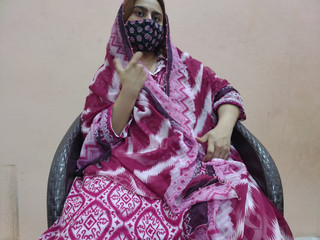 والد زوجي يريد أن نائب الرئيس على بطني