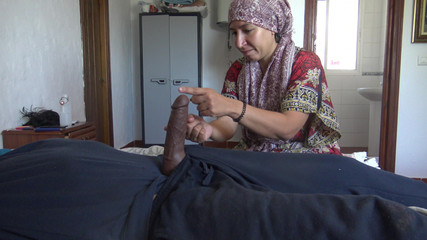 هذه الجبهة المسلمة مصدومة !!! رئيسها الأفريقي يسحب صاحب الديك الأسود الكبير ...