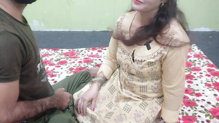 بعد وقت طويل، التقيت بصديقتي الهندية. أطلعتها على الغرفة الجديدة وحصلت على صوت هندي رائع