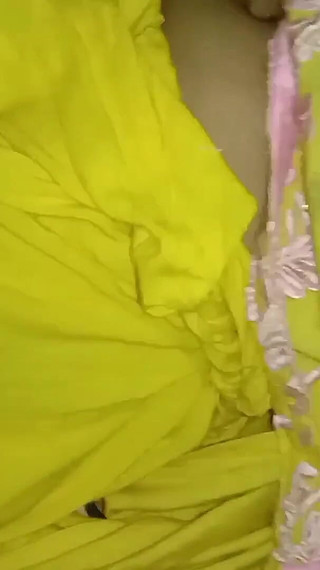 لقد بقيت وحدي في الليل المظلم ومارست الجنس مع الفتاة. كان بوسها الضيق جذابًا جدًا وكانت الفتاة تبدو جميلة جدًا