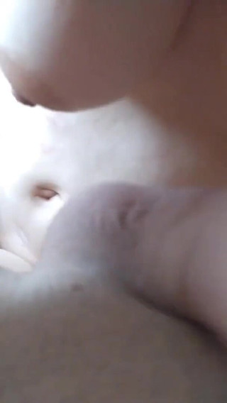 زوجتي الإضافية في منزلي وتمتص قضيبي الكبير