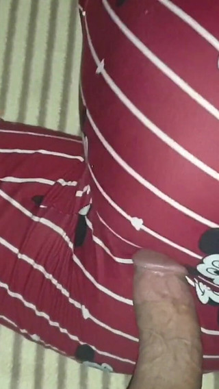 فتاة مغربية ذات مؤخرة كبيرة تتمتع بساعات ديكي حتى النهاية.