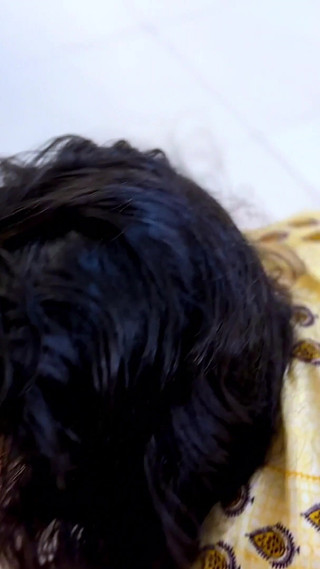 الحمار الكبير متعرج العربية STEPMOM الساخنة عالقة تحت السرير