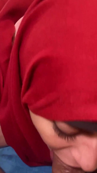 الوجه شاعر المليون اللسان العربية زوجة ميا النقاب