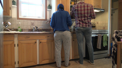 زوجة الأب الحقيقية تمارس الجنس العاطفي مع ابن زوجها