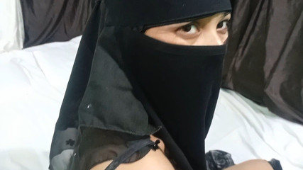 فتاة مسلمة تحب مص الديك في الفندق