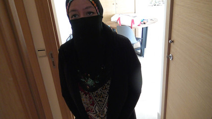 لاجئ عربي سوري يبدأ العمل في فندق للجنس في مرسيليا