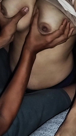 البنغالية الكبيرة الطبيعية الاستهجان حليبي Bhabhi استمتعت بالجنس مع ديفار لها