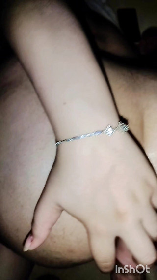 باهبي الساخنة تمتص ديك بلدي سخيف وهي ساخنة جدا